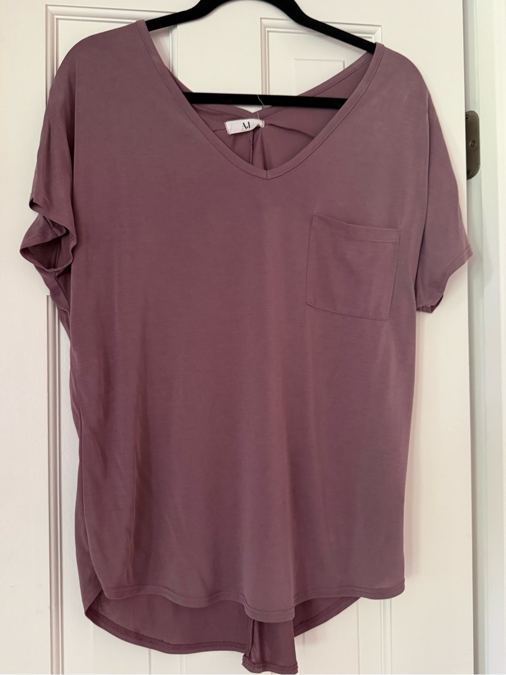 Mauve V-Neck Pocket Tee High-Low Hem Women’s Size M